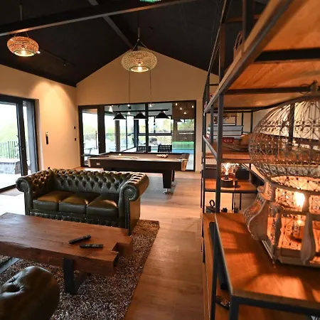 Luxurious Holiday With Indoor Pool And A Unique View Over The Valley 度假居 *