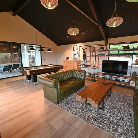 Luxurious Holiday With Indoor Pool And A Unique View Over The Valley 度假居